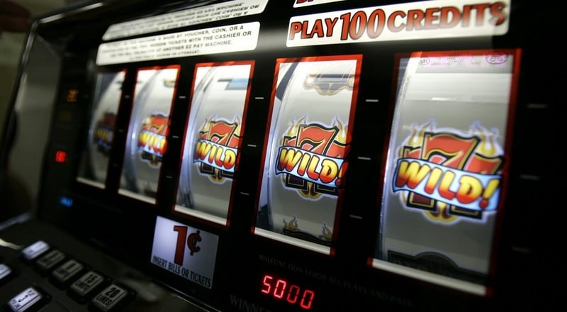 slot machines that allow stopping reels