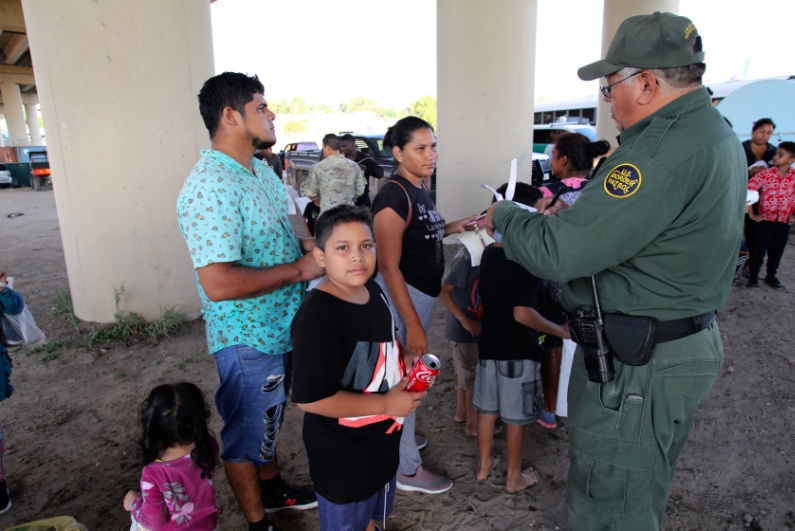 Central American migrant family at US border
