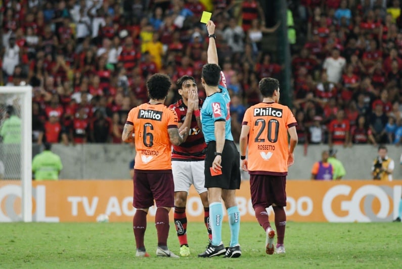 Lucas Paquetá receiving a yellow card
