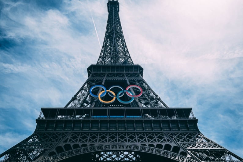 Olympics logo on Eiffel Tower