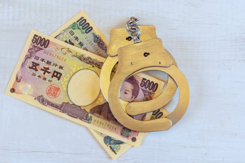 Japanese money and handcuffs