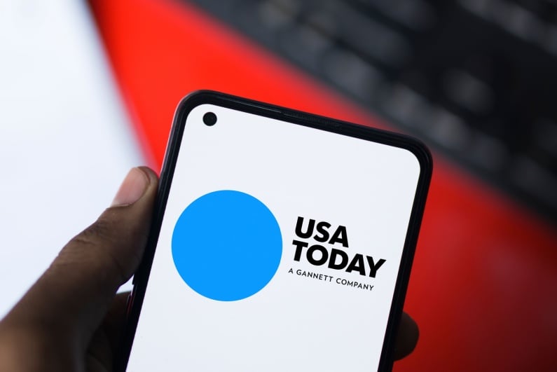 USA Today on phone