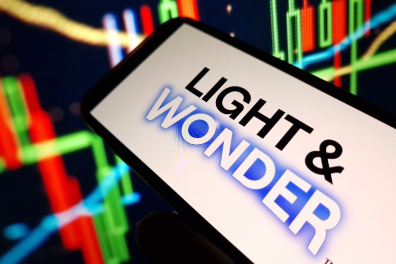 Light & Wonder logo