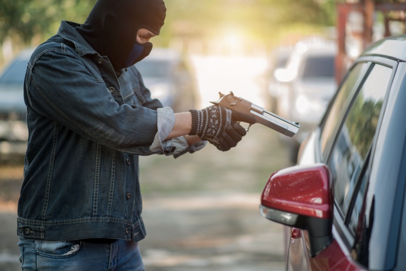 Man robbing gas station customer