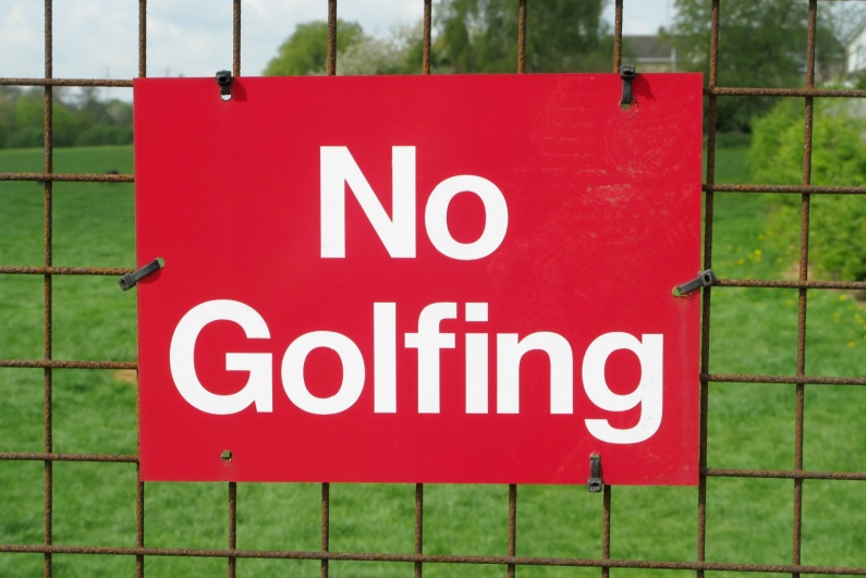 No golfing sign